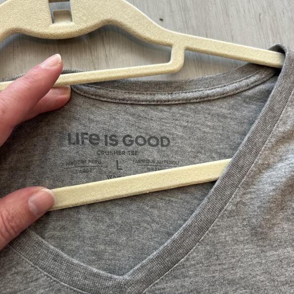Life Is Good Gray Beach Chairs V Neck Crusher Tee T Shirt Women’s Sz L - Picture 3 of 8
